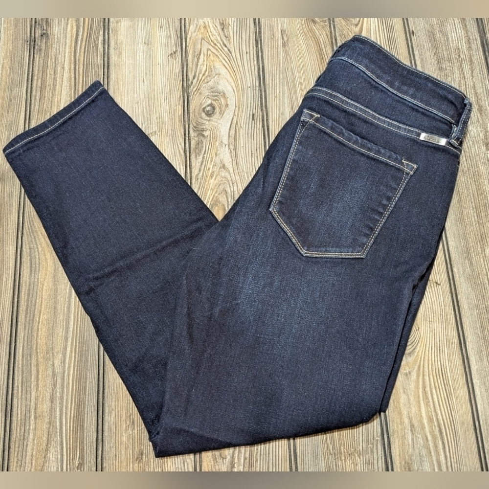 KanCan size 13/30 dark denim capris with NO distressing in excellent shape